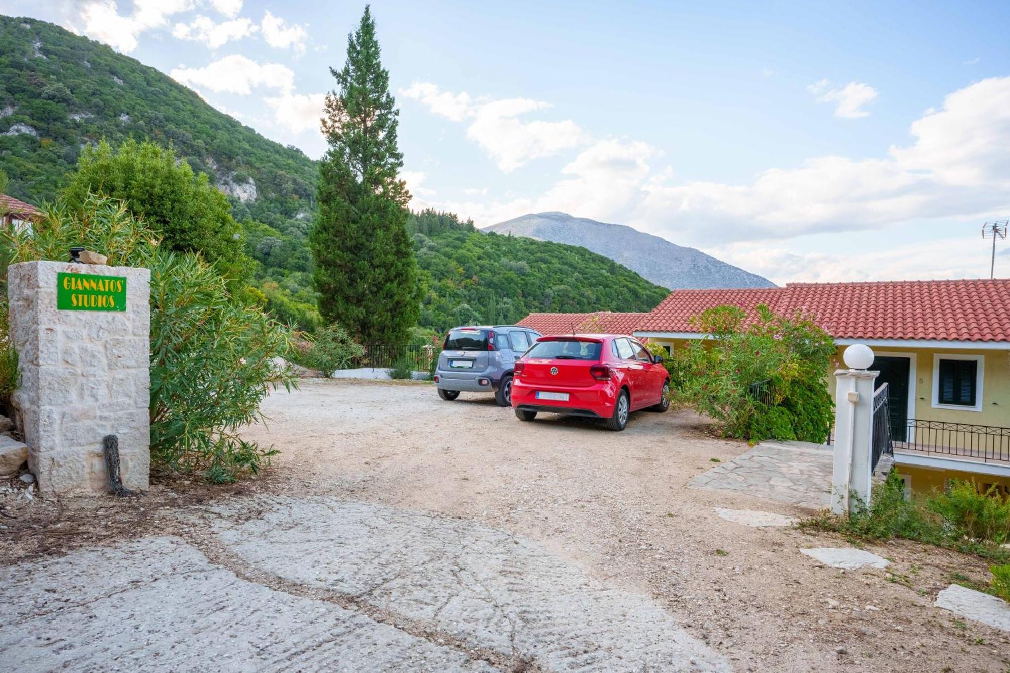 Giannatos' Studios - Makis Poros  Екстериор снимка